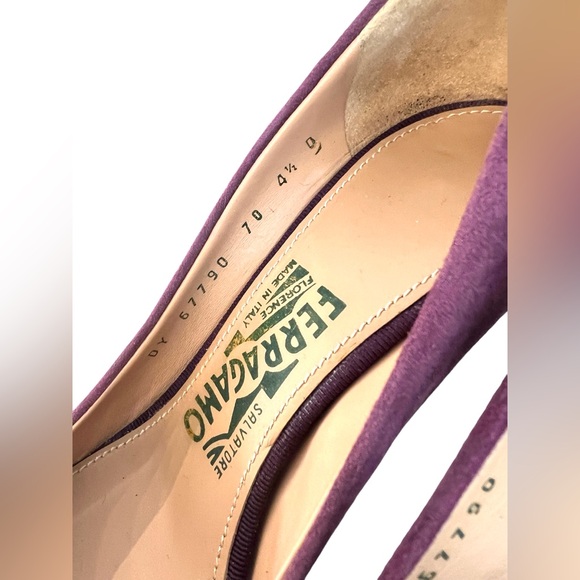 Salvatore Ferregamo burgundy suede patent pumps - Picture 7 of 10